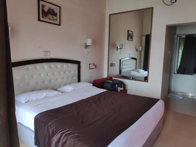 Whispering Woods Resort Lonavla Exterior foto